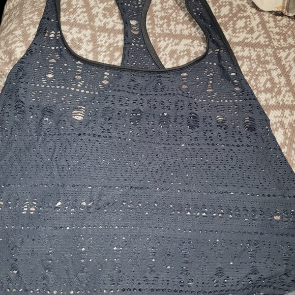 Work out top - Picture 2 of 3